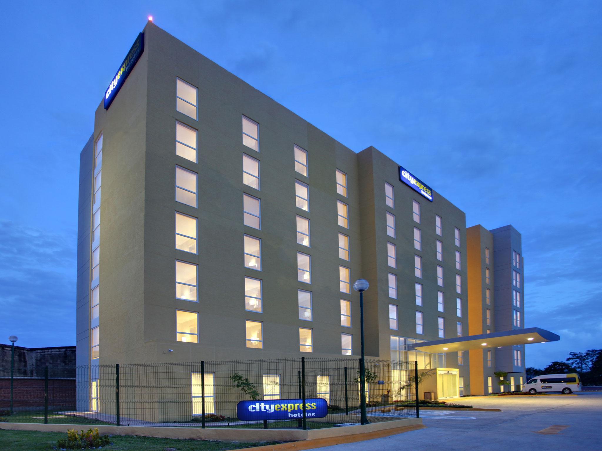 City Express Junior By Marriott Вільяермоса Екстер'єр фото